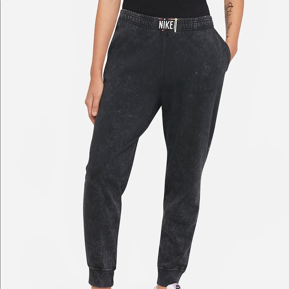 Nike Sportswear High-Rise Black Wash Sweatpants